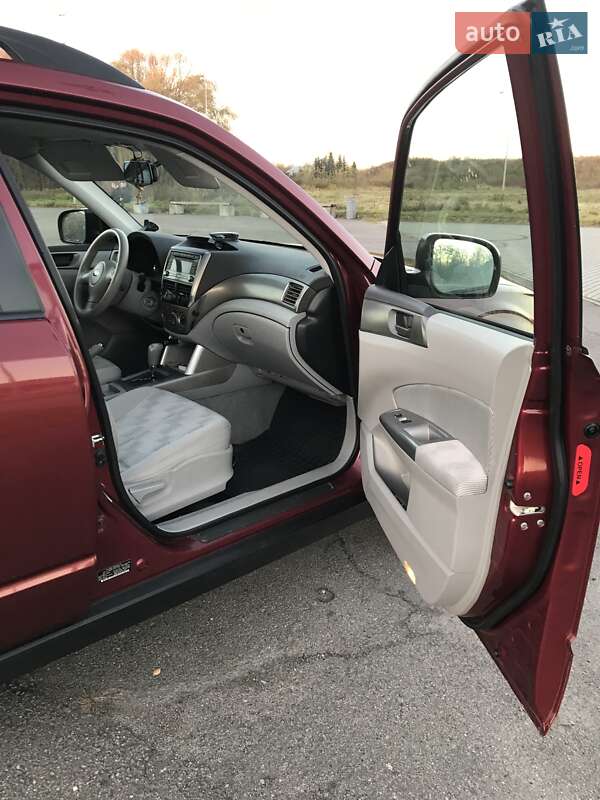 Позашляховик / Кросовер Subaru Forester 2010 в Львові
