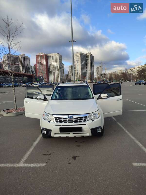 Внедорожник / Кроссовер Subaru Forester 2011 в Киеве