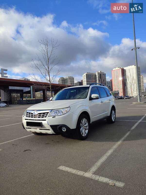 Внедорожник / Кроссовер Subaru Forester 2011 в Киеве