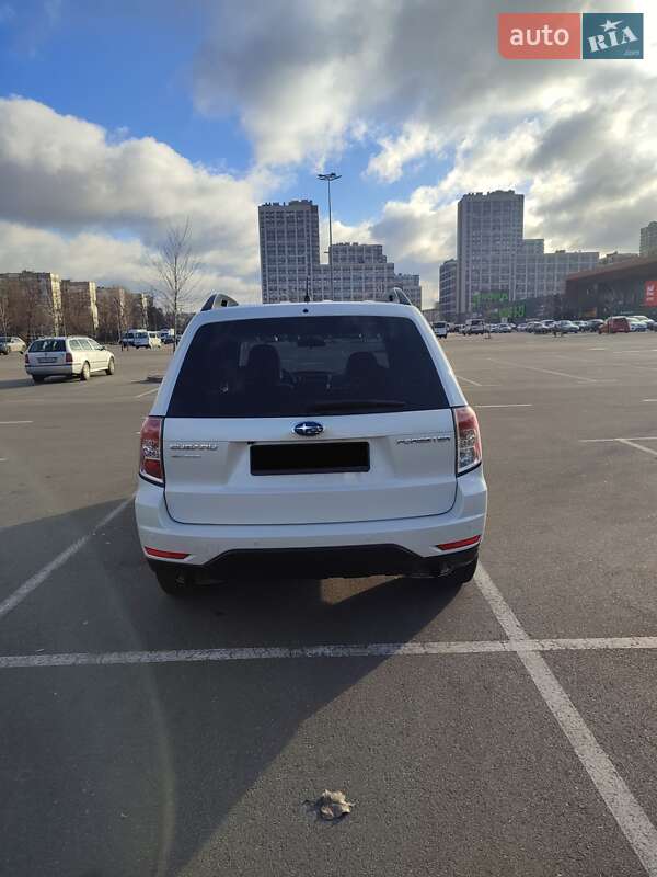 Внедорожник / Кроссовер Subaru Forester 2011 в Киеве