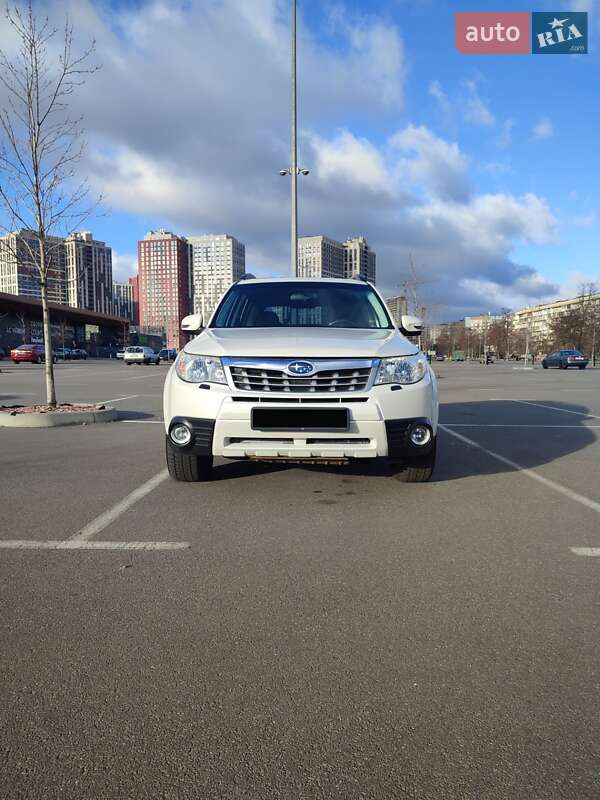 Внедорожник / Кроссовер Subaru Forester 2011 в 