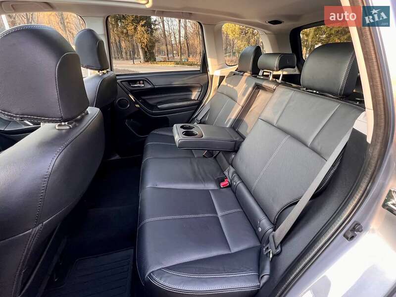 Позашляховик / Кросовер Subaru Forester 2016 в Києві