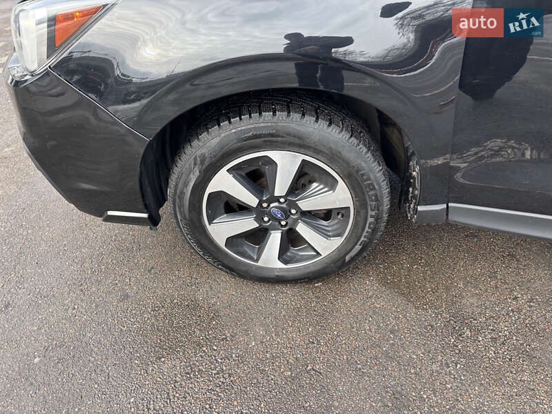 Позашляховик / Кросовер Subaru Forester 2016 в Києві