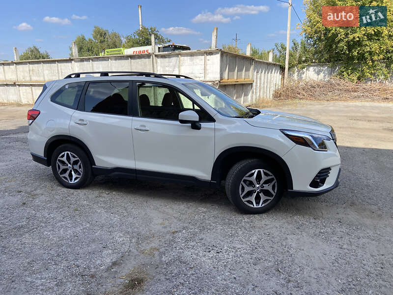 Внедорожник / Кроссовер Subaru Forester 2022 в 