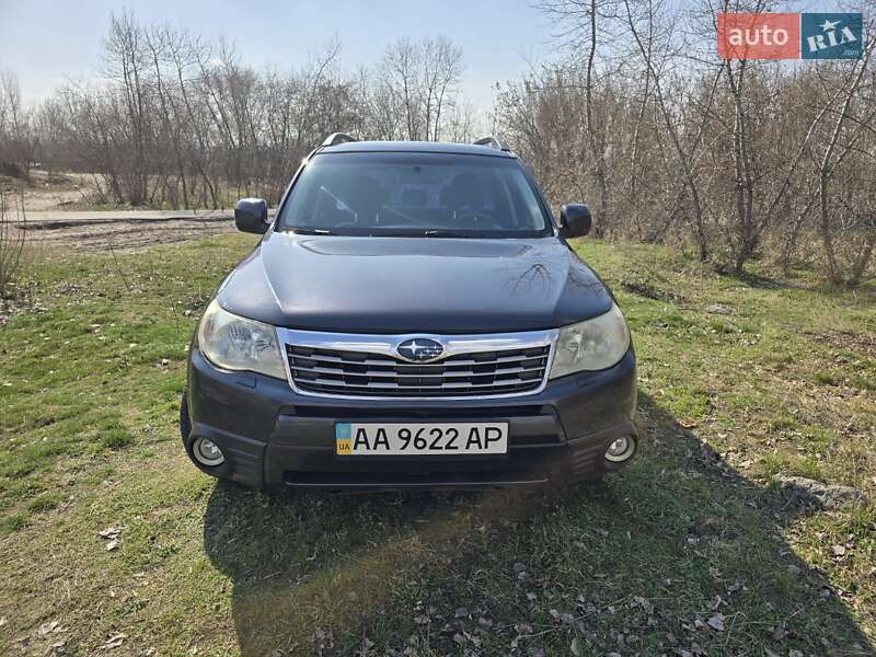 Внедорожник / Кроссовер Subaru Forester 2010 в 