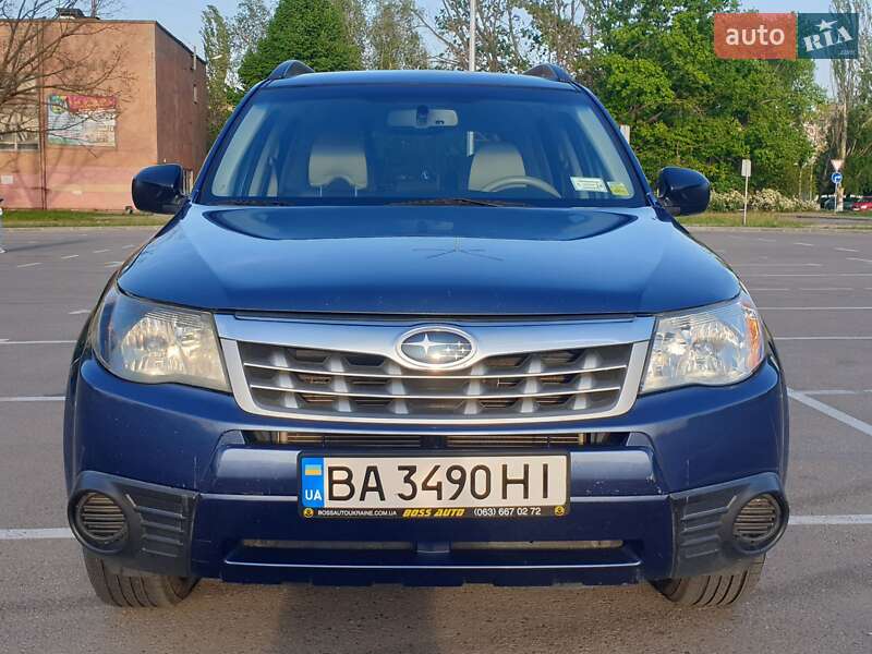 Внедорожник / Кроссовер Subaru Forester 2012 в 