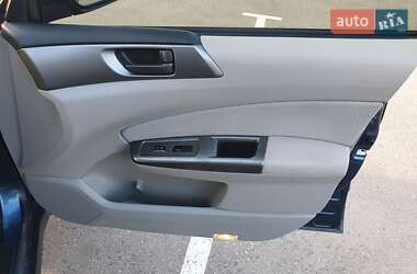 Внедорожник / Кроссовер Subaru Forester 2012 в 