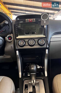 Внедорожник / Кроссовер Subaru Forester 2013 в 