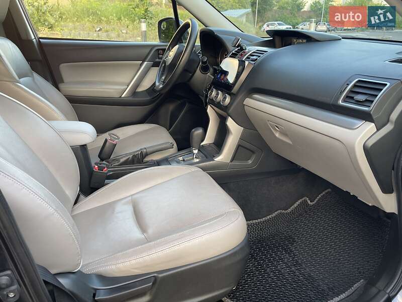 Позашляховик / Кросовер Subaru Forester 2015 в Києві