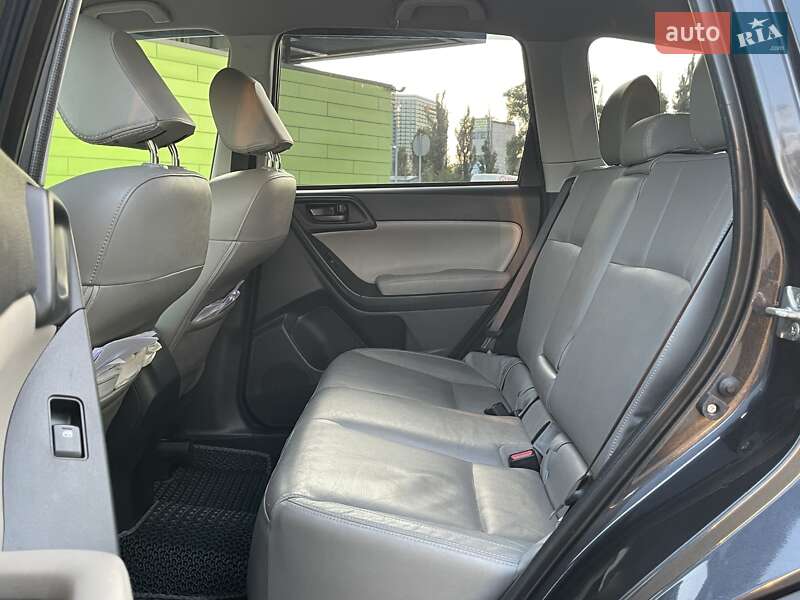 Позашляховик / Кросовер Subaru Forester 2015 в Києві