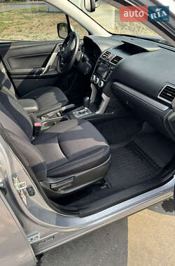 Внедорожник / Кроссовер Subaru Forester 2015 в 