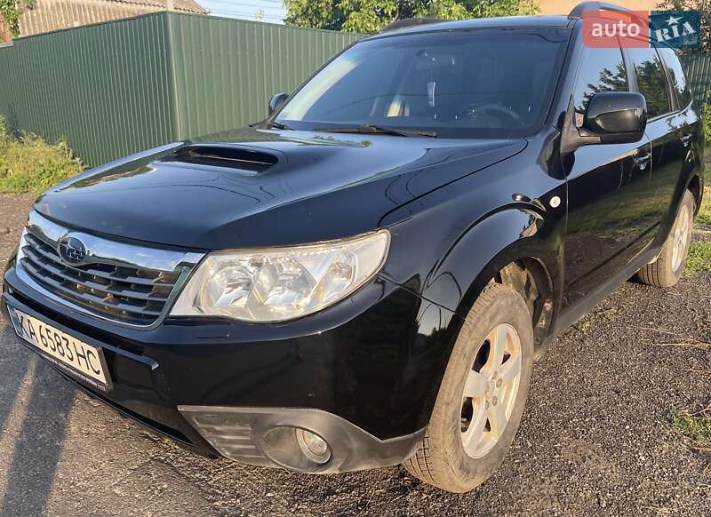 Позашляховик / Кросовер Subaru Forester 2010 в Києві