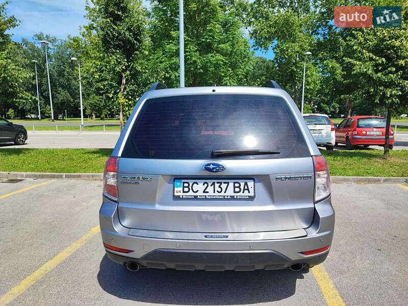 Внедорожник / Кроссовер Subaru Forester 2011 в Львове