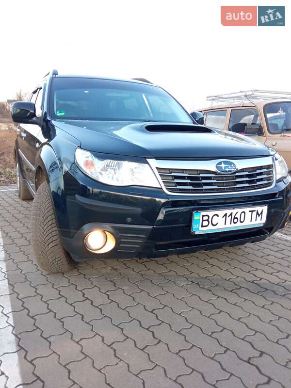 Внедорожник / Кроссовер Subaru Forester 2010 в Львове