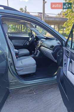 Внедорожник / Кроссовер Subaru Forester 2015 в 