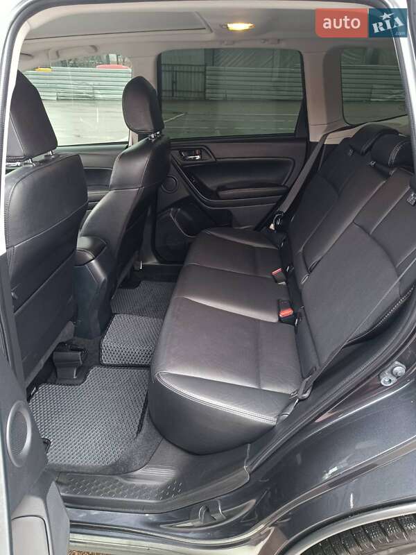 Позашляховик / Кросовер Subaru Forester 2015 в Рівному