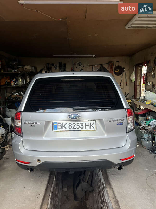 Внедорожник / Кроссовер Subaru Forester 2010 в Каменском