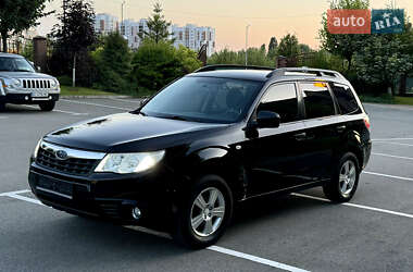Внедорожник / Кроссовер Subaru Forester 2011 в 
