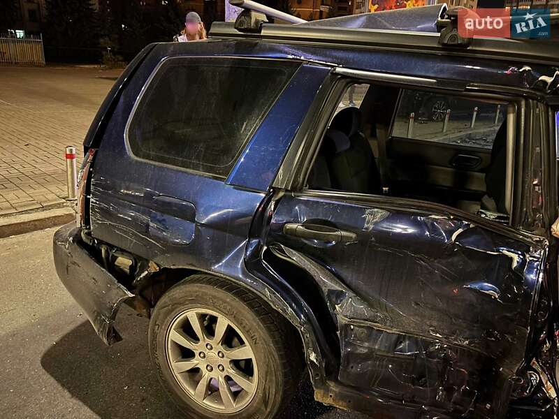 Внедорожник / Кроссовер Subaru Forester 2005 в 