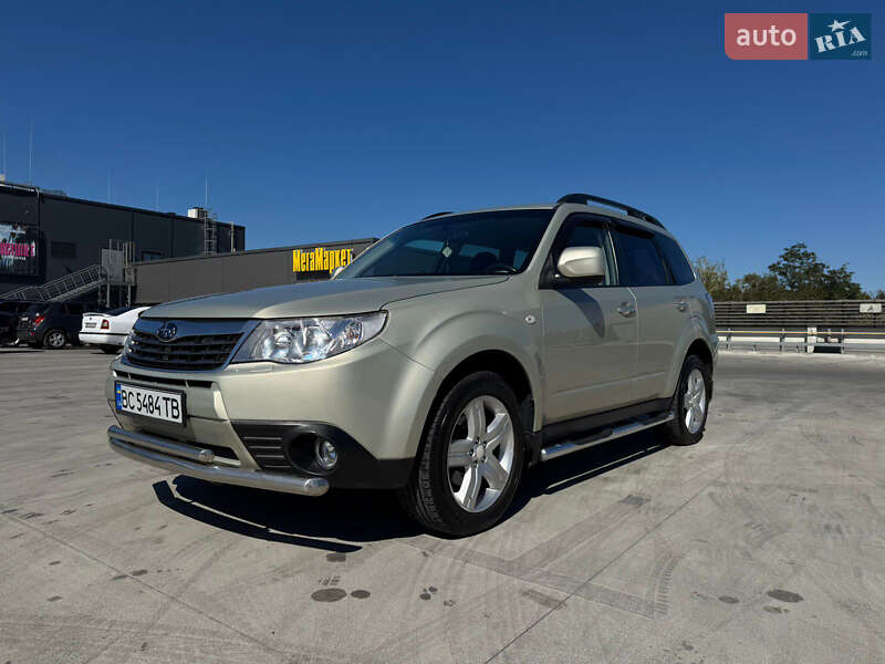 Внедорожник / Кроссовер Subaru Forester 2010 в 