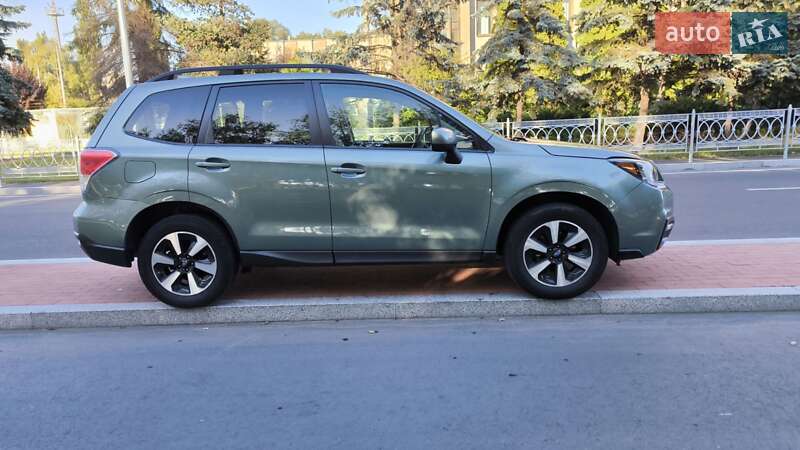 Внедорожник / Кроссовер Subaru Forester 2016 в Киеве