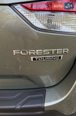 Внедорожник / Кроссовер Subaru Forester 2018 в 