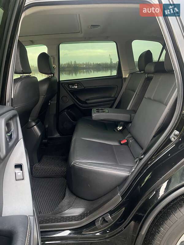 Позашляховик / Кросовер Subaru Forester 2017 в Дніпрі