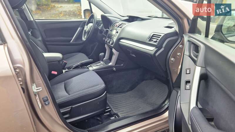 Позашляховик / Кросовер Subaru Forester 2014 в Києві