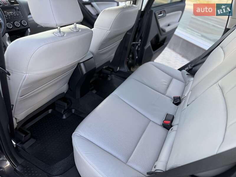 Позашляховик / Кросовер Subaru Forester 2014 в Києві