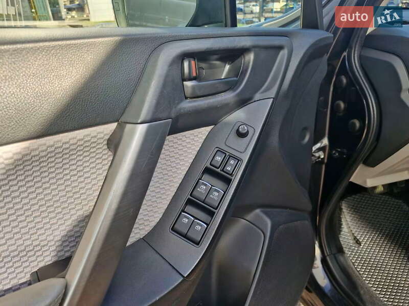 Позашляховик / Кросовер Subaru Forester 2016 в Києві