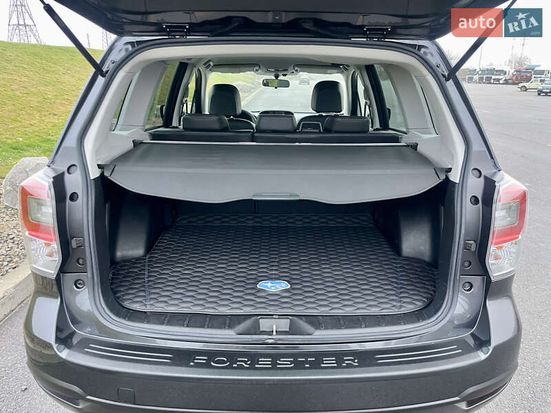 Внедорожник / Кроссовер Subaru Forester 2017 в Днепре
