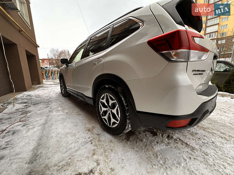 Внедорожник / Кроссовер Subaru Forester 2019 в Хмельницком
