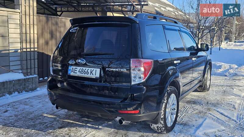 Внедорожник / Кроссовер Subaru Forester 2011 в Каменском