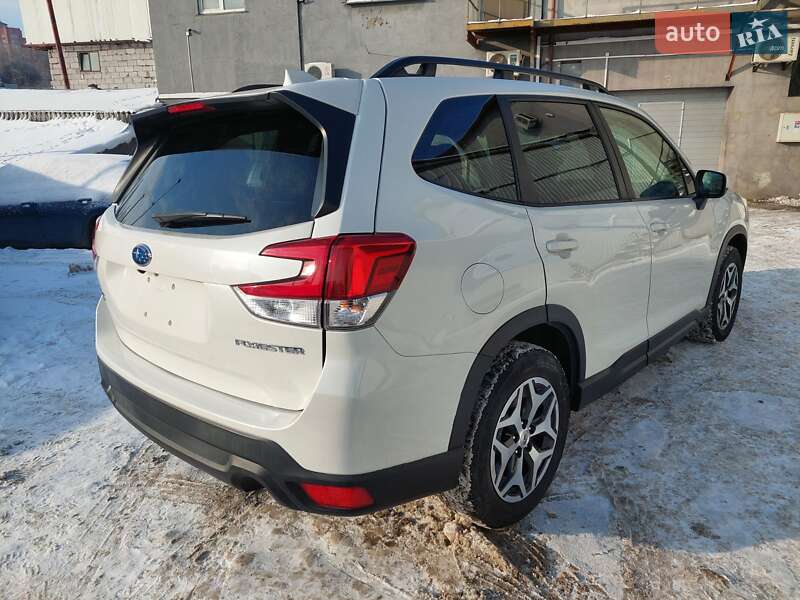 Внедорожник / Кроссовер Subaru Forester 2022 в Киеве