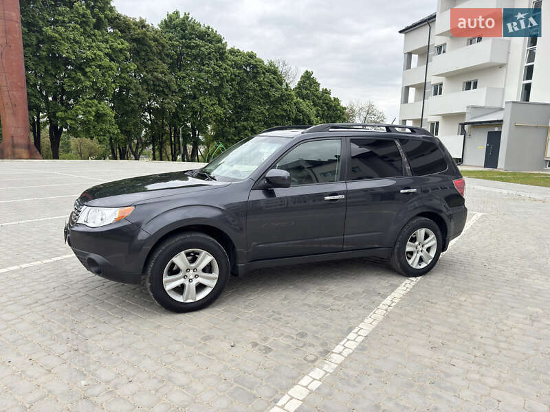 Внедорожник / Кроссовер Subaru Forester 2010 в Львове