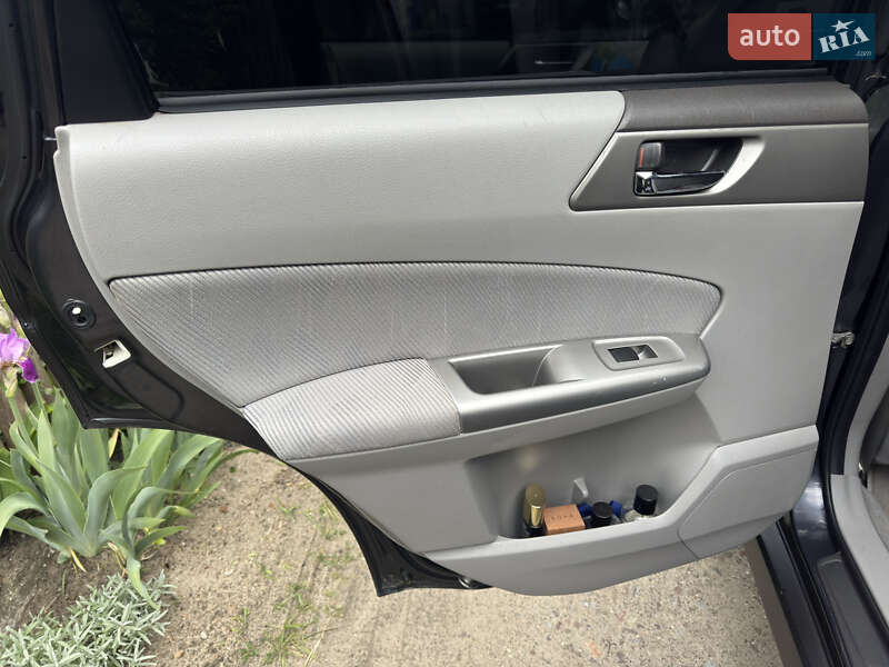 Внедорожник / Кроссовер Subaru Forester 2010 в Львове