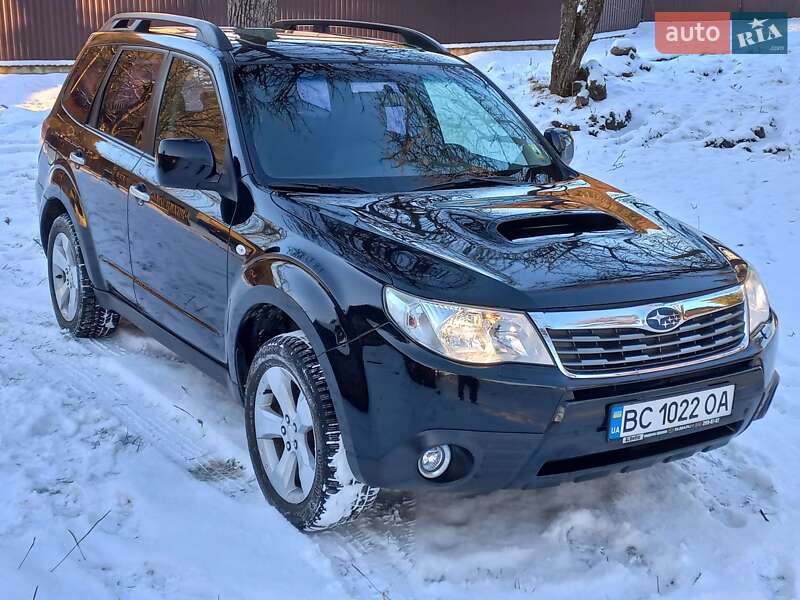 Внедорожник / Кроссовер Subaru Forester 2010 в Львове