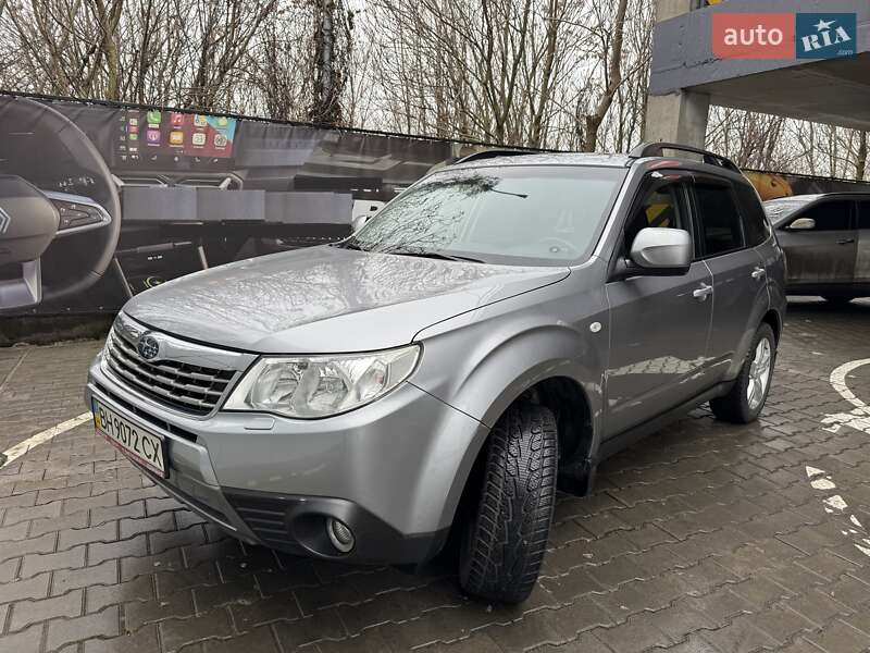 Позашляховик / Кросовер Subaru Forester 2010 в Києві