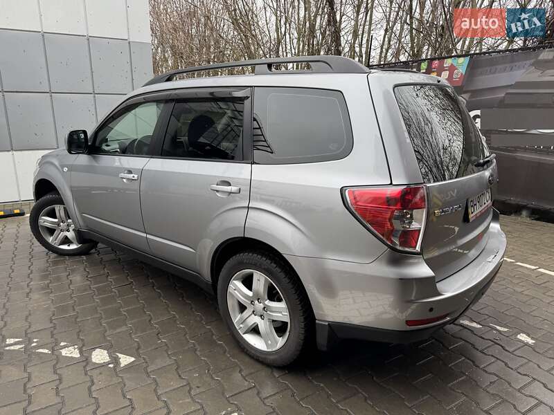 Позашляховик / Кросовер Subaru Forester 2010 в Києві