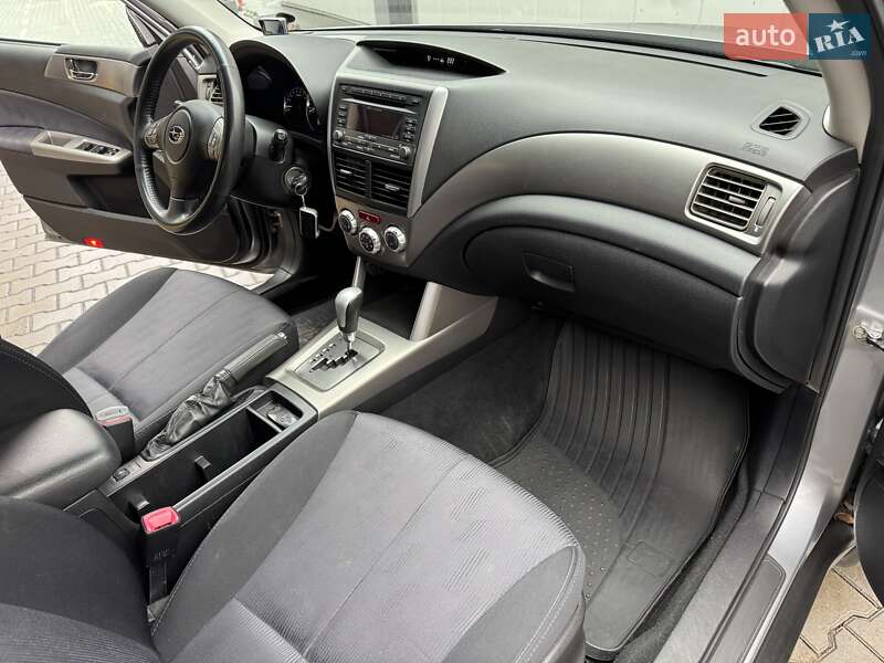 Позашляховик / Кросовер Subaru Forester 2010 в Києві