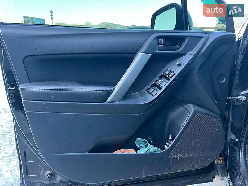 Позашляховик / Кросовер Subaru Forester 2016 в Львові