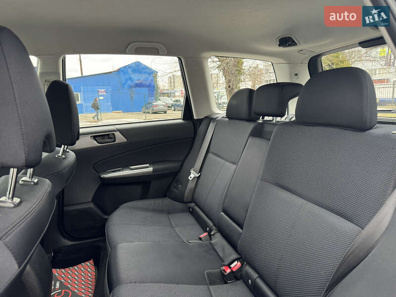 Позашляховик / Кросовер Subaru Forester 2011 в Києві