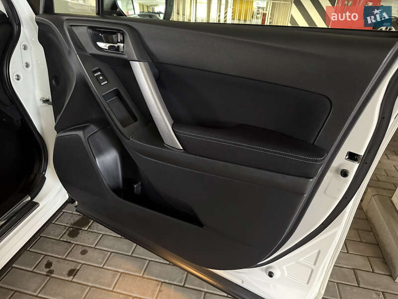 Позашляховик / Кросовер Subaru Forester 2014 в Києві