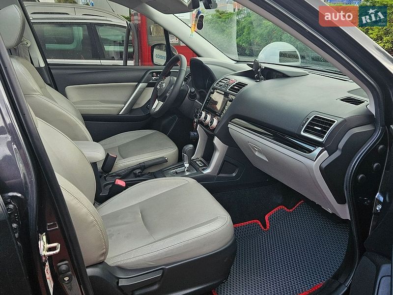 Позашляховик / Кросовер Subaru Forester 2017 в Києві