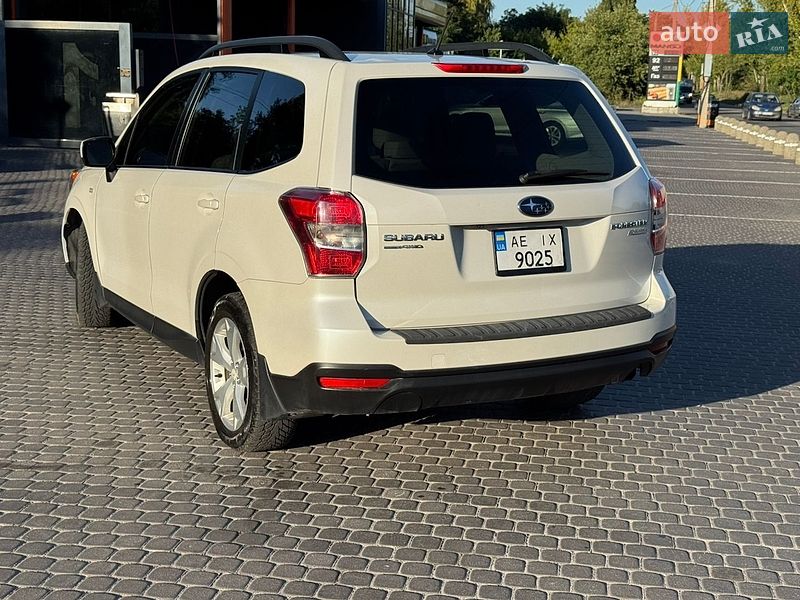 Внедорожник / Кроссовер Subaru Forester 2015 в Каменском
