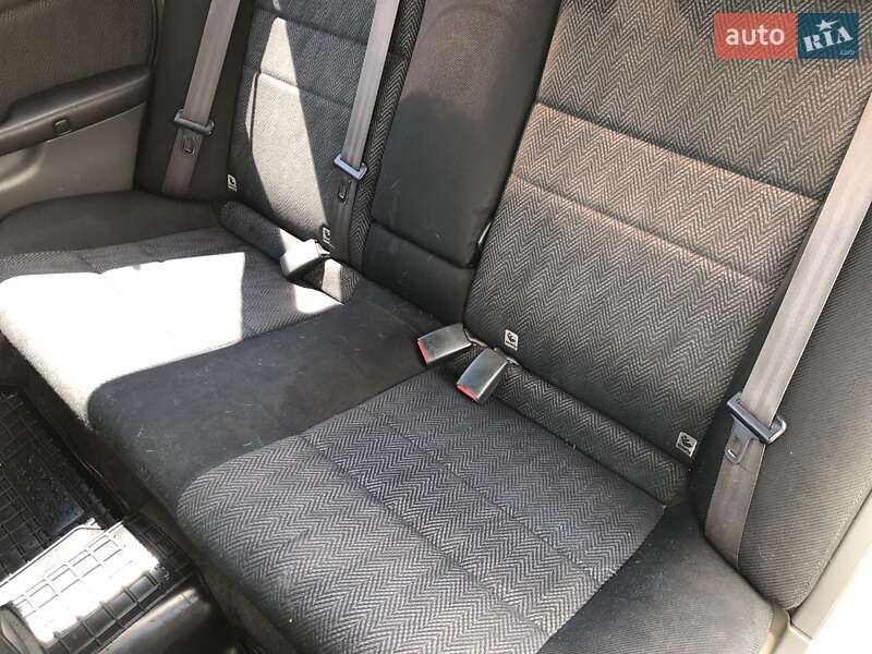 Седан Subaru Legacy 2002 в Києві