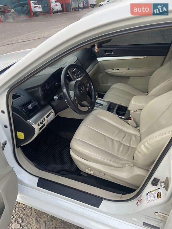 Седан Subaru Legacy 2010 в Черновцах