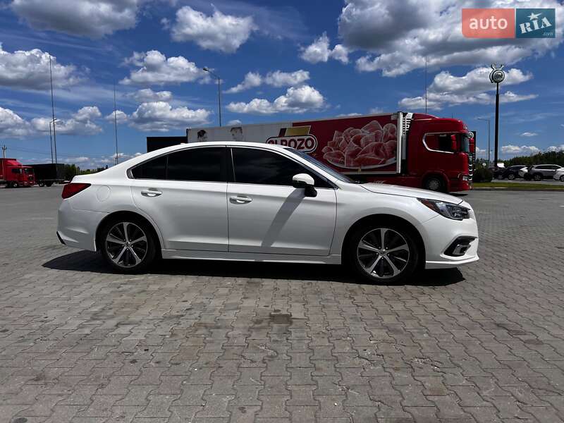 Седан Subaru Legacy 2018 в 