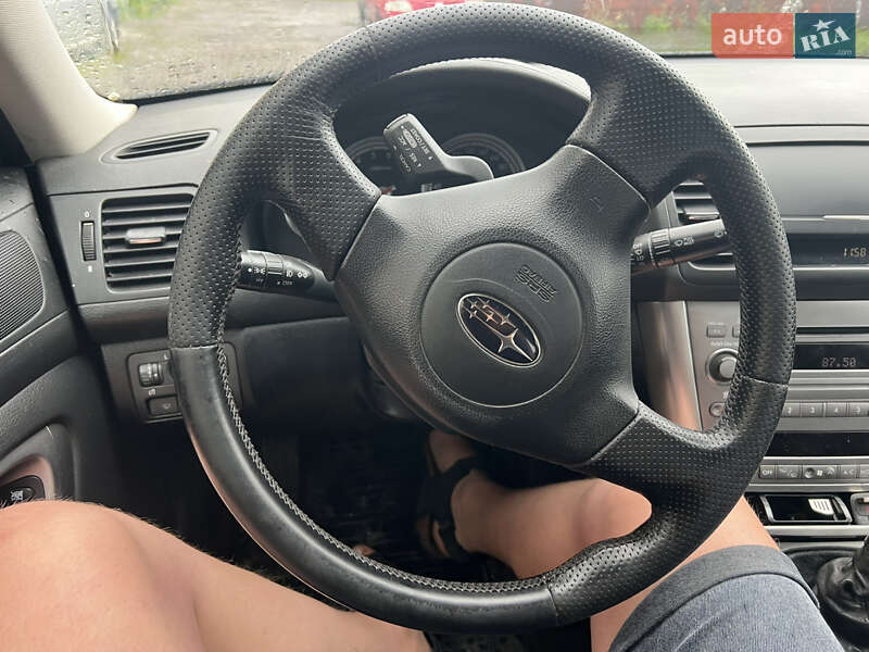 Седан Subaru Legacy 2005 в Зарічному