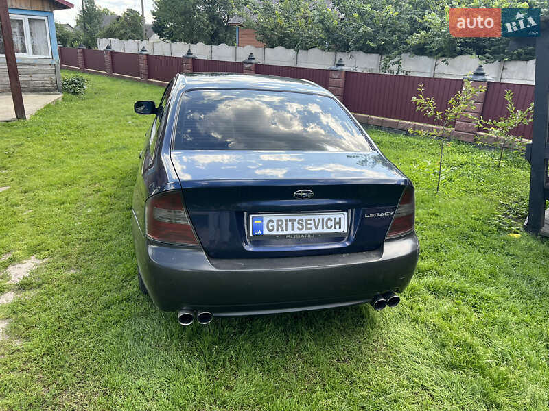 Седан Subaru Legacy 2005 в Зарічному